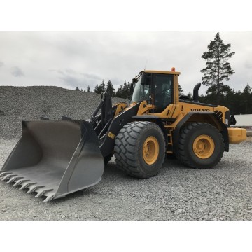 VOLVO L120F